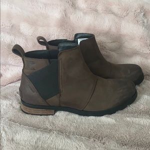 Sorel Emelie Chelsea boot, sz 8!